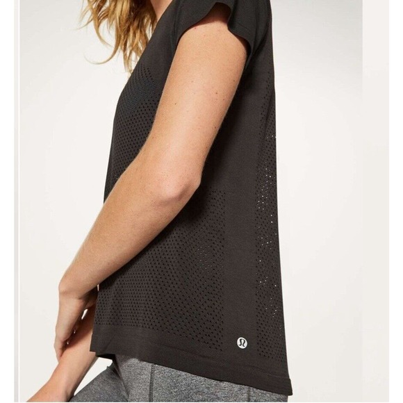 Lululemon Women Black Breeze By Short Sleeve Perforated Vented Seamless Top 8 - Picture 8 of 9